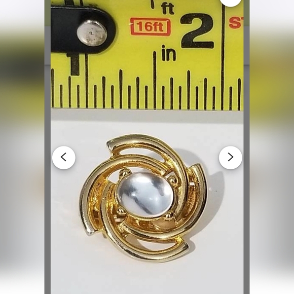 EUC Vintage 80s PAOLO (Gucci) gold tone spiral clip-on earrings - Picture 3 of 6